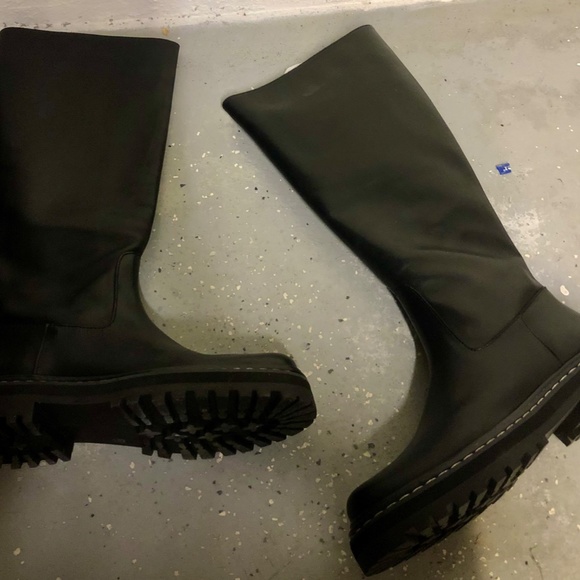 VINCE CAMUTO LUG-SOLE BOOT - Picture 5 of 8